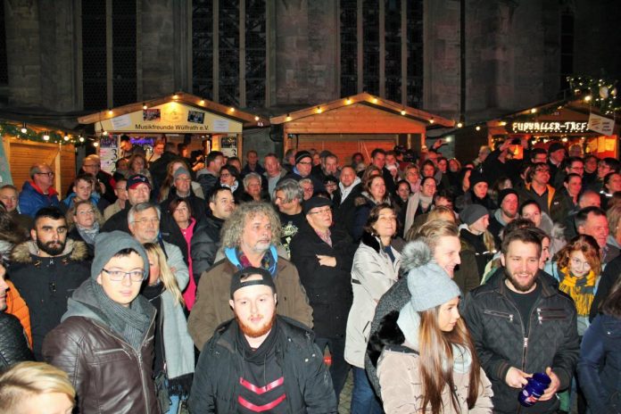 K1024_IMG_1105 Proppenvoll war es am ersten Abend auf dem Wülfrather Herzog-Wilhelm-Markt. Fotos: Hans-Joachim Kling