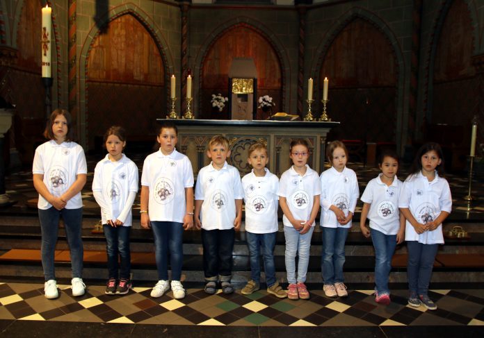 02_ME_Aufnahmefeier Kinderchor St Lambertus Auch im vergangenen Jahr haben musikalisch interessierte Mädchen und Jungen ihre Aufnahme in den Kinderchor an St. Lambertus gefeiert. Foto: Matthias Röttger