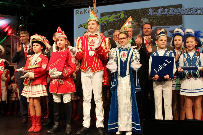 02_RA_RaKiKa Prinzenpaar Wurden am Sonntag zum Kinderprinzenpaar der aktuellen Session gekürt: , Tom Richter und Luisa Zucali, nun Prinz Tom I. und Prinzessin Luisa I. Foto: RaKiKa