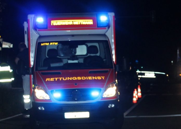 02_RA_fussgaengerin-uebersehen-und-angefahren-ratingen-1901018 Bei einem Verkehrsunfall ist am Samstagabend eine Fußgängerin schwer verletzt worden. Foto: Symbolbild, (Feuerwehr)