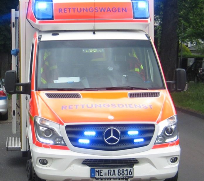 Krankenwagen_Feuerwehr ME_SYMBOLBILD Erneut ist in Ratingen ein Fußgänger von einem PKW erfasst worden: Dieses Mal auf der Gothaer Straße. Foto: Symbolbild (Feuerwehr)