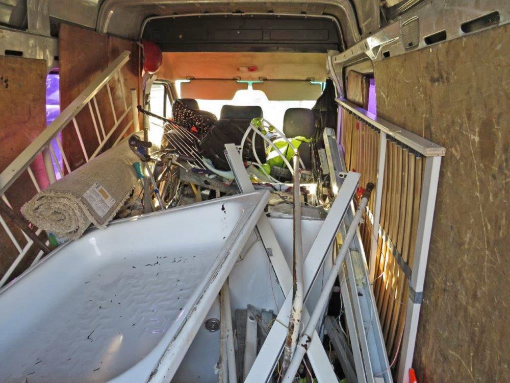 07_Kreis ME_Gesamtladung Ladungssicherung Fehlanzeige: Der Schrottsammler hatte für seine Tätigkeit keine Genehmigung. Foto: Polizei