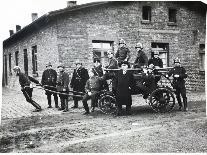 07_ME_mettmann-die-feuerwehr-mettmann-wird-150-jahre-alt Die Wehr ist stets einsatzbereit: So sehen die Einsatzkräfte der Feuerwehr heute aber nicht mehr aus. Foto: Feuerwehr Mettmann