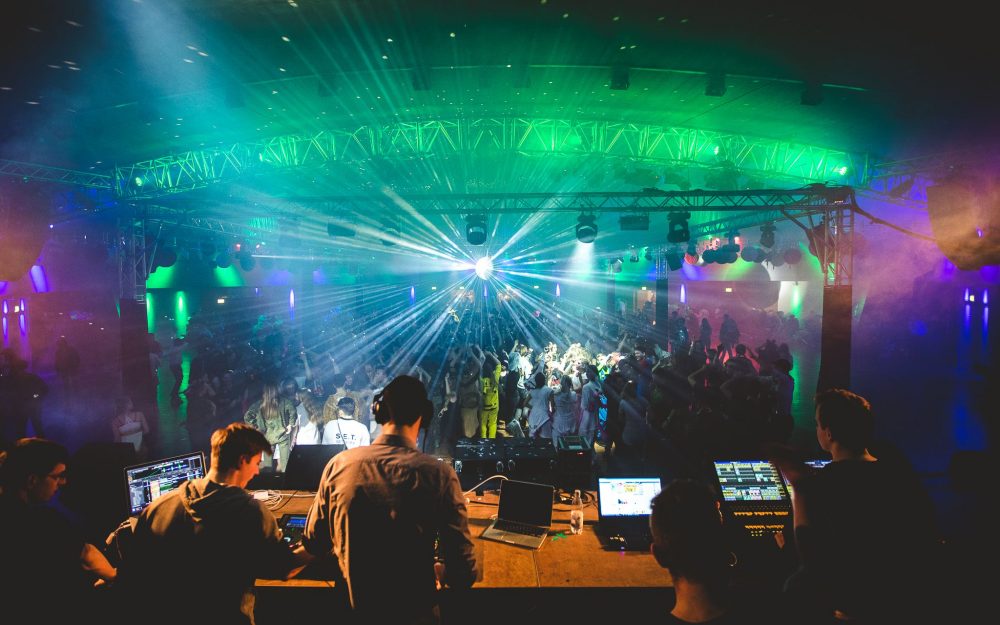 08_RA_Foto_Altweiber_2017_Stadthalle In der Stadthalle steigt am Altweiber-Donnerstags nachmittags wieder die Jugendparty. Foto: Stadt Ratingen (Archiv)