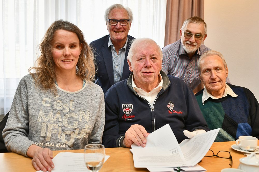 Velberter_Operngala Rebecca Schaefer, Hans-Günter Ostholt, Karl-Heinz Nacke, Dieter Feilen und Heinz Schemken haben das Programm zur sechsten Velberter Operngala vorgestellt. Foto: Mathias Kehren