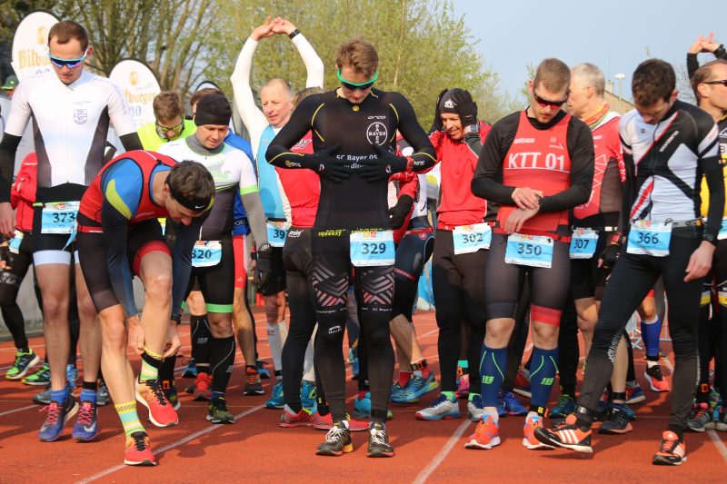 16_ME_Duathlon TItelbild Die Laufkleidung lässt erahnen: Die Athleten mussten beim 17. Mettmanner Duathlon auch den kühlen Temperaturen trotzen. Foto: André Volkmann