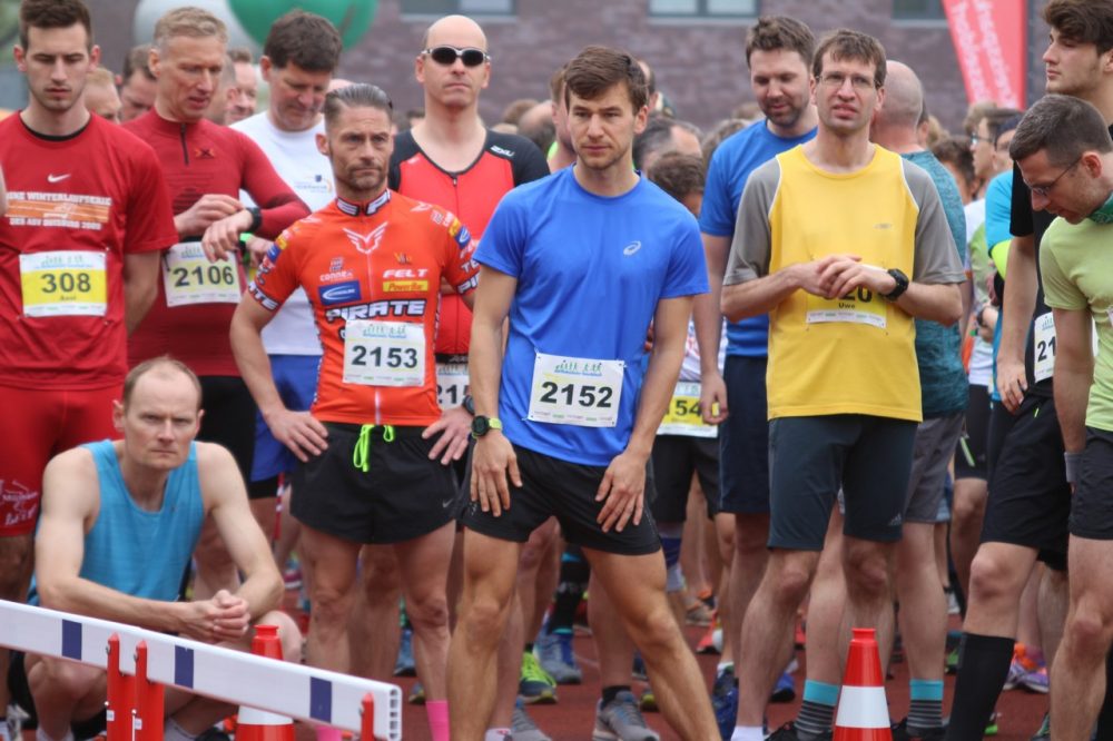 18_ME_Mettmanner Bachlauf 2019 Über 1.800 Läuferinnen und Läufer gingen beim 14. Mettmanner Bachlauf an die Startlinie. Foto: André Volkmann