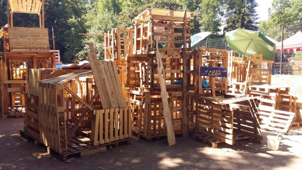 23_ME_bauspielplatz Der Bauspielplatz am Konrad-Heresbach-Gymnasium startet im Juli - dann unter dem Motto