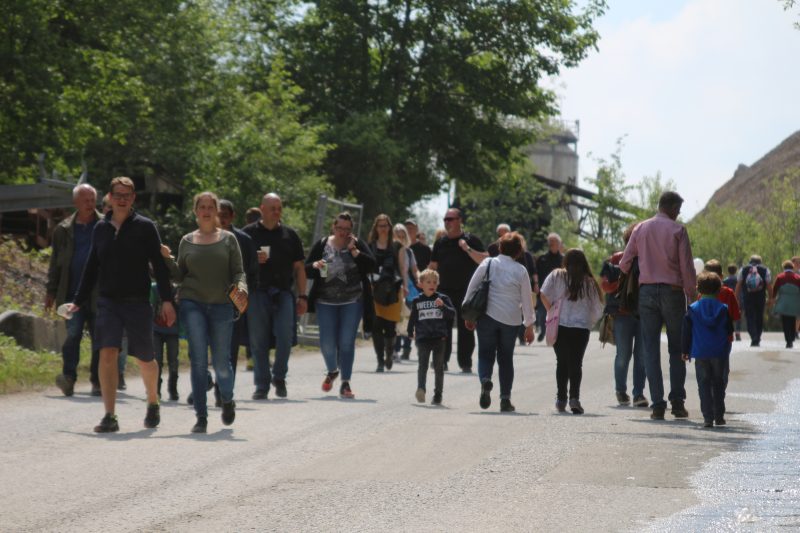 IMG_5094 Die Steinbruchtage 2019 fanden bei bestem Wetter statt - Tausende Besucher strömten auf das Betriebsgelände der Kalkwerke Oetelshofen. Foto: André Volkmann