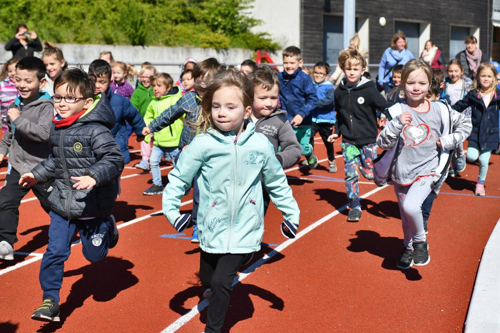 Minisportabzeichen_Toenisheide_Ernst-Adolf-Sckaer-Sportplatz Mit rund 50 Kindern war die Kindertagesstätte