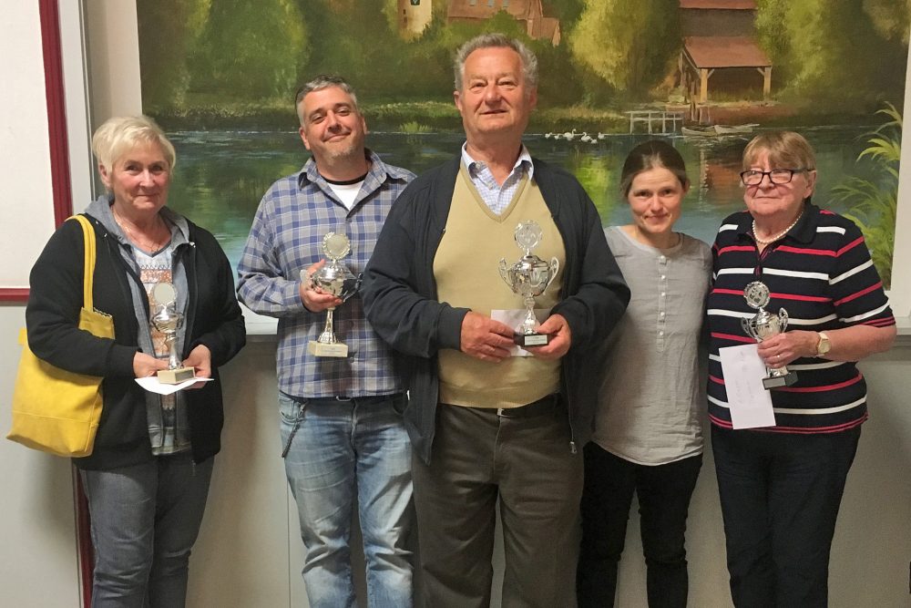 2019.41.Skatturnier.IMG_0229 (1) Zu Siegerbild stellten sich (von links): Monika Freund, Thomas Dornbusch, Egon Vogel, Britta Patt und Marlies Kapusta Foto: privat