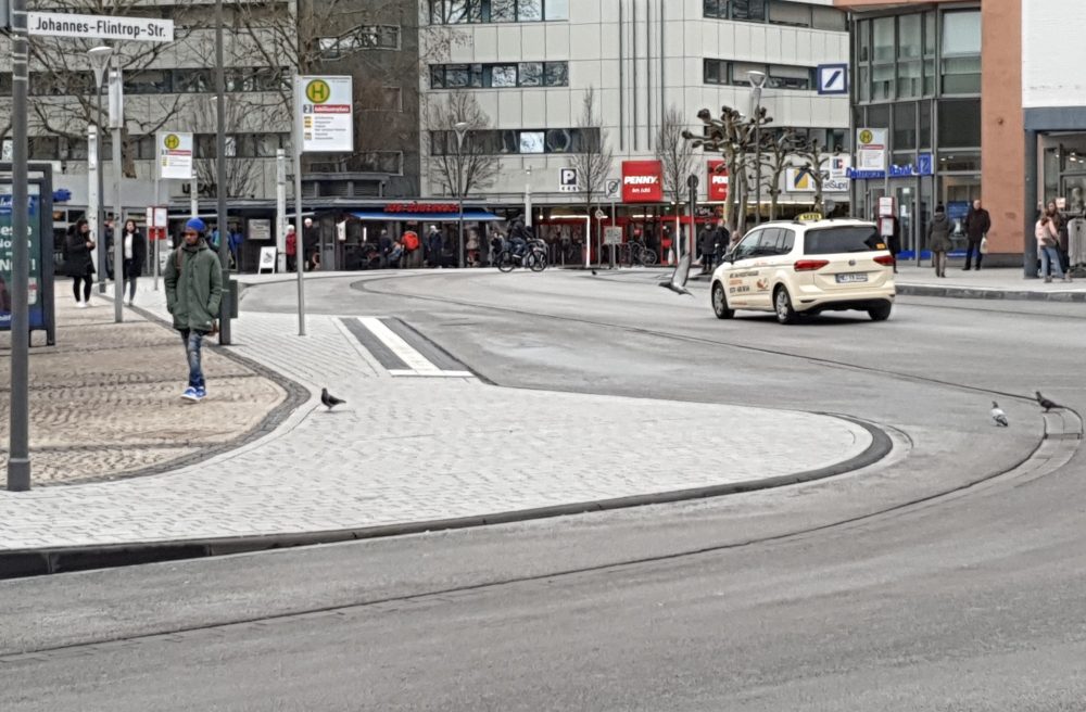 Jubiläumsplatz_ Johannes-Flintrop-Str Die Warenanlieferung der Einzelhändler über die Breite Straße und untere Johannes-Flintrop-Straße beschäftigt den Rat. Foto: André Volkmann