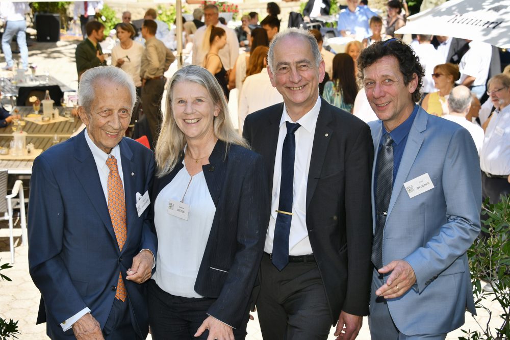 Waldhotel_30-Jahre Hartmut Wegner, Susanne Weiss, Rainer Schulte und Frank Wegner beim Empfang zum 30-jährigen Bestehen des Waldhotels. Foto: Mathias Kehren