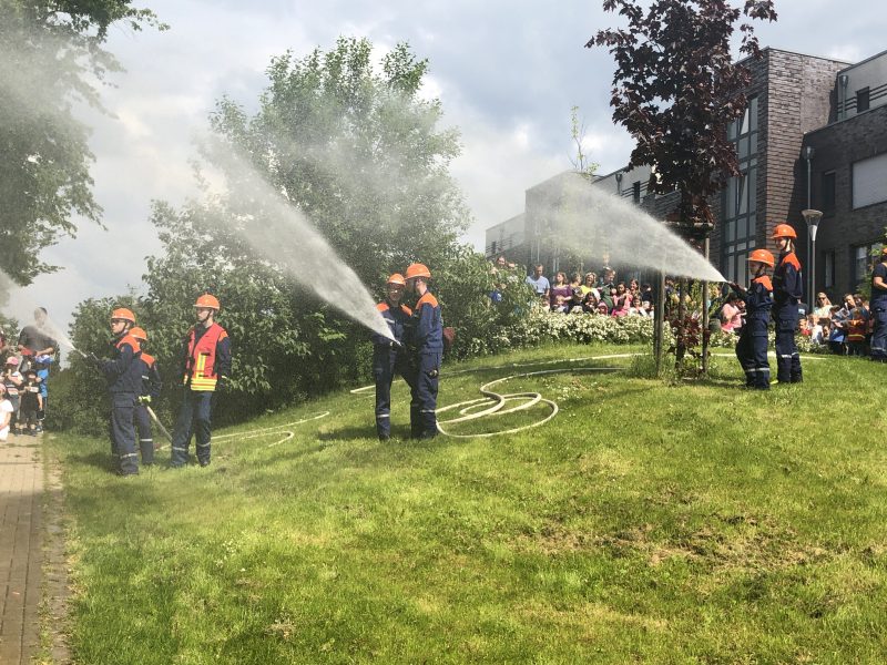 Rückblick Teil 1 Auch beim zweiten Teil der Rallye der jugendfeuerwehr heißt es wieder: Wasser marsch! Foto: Feuerwehr.
