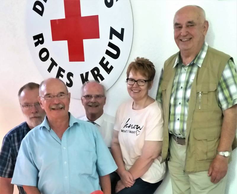 29_ME_DRK Ulrich Wolf, Manfred Danscheidt, Vorsitzender Norbert Danscheidt, Susanne Jacoby und Heinz Ellsel. Foto: DRK Mettmann