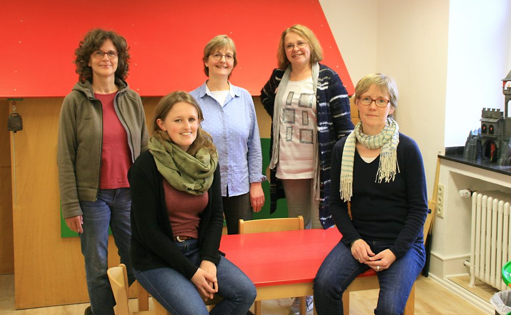 30_ME_Beratungsstelle Die neue Leiterin Hildegard Hintzen (mitte) zusammen mit dem Team der Beratungsstelle für Eltern, Kinder und Jugendliche. Foto: Kreisstadt Mettmann