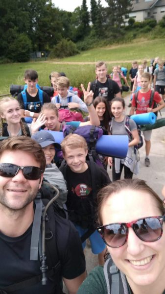 Wanderung durch die Natur: Eine Projektgruppe wanderte - auf Umwegen - zur Velberter Jugendherberge. Foto: KHG