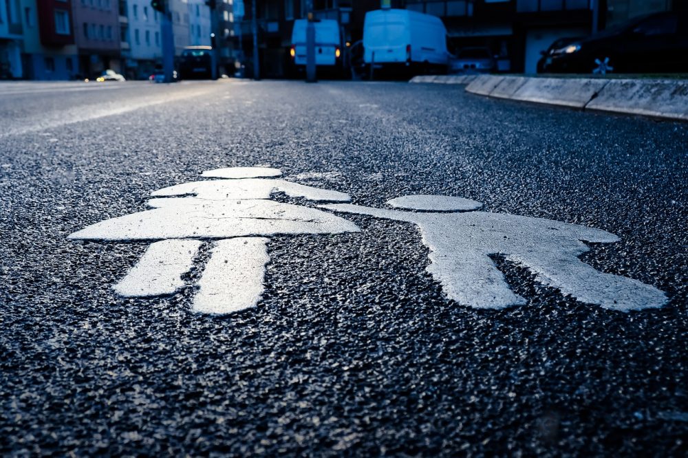 road-3946539_1280 Zum Schulanfang werden viele Erstklässler an und auf den Straßen unterwegs sein. Foto: Symbolbild (pixabay)