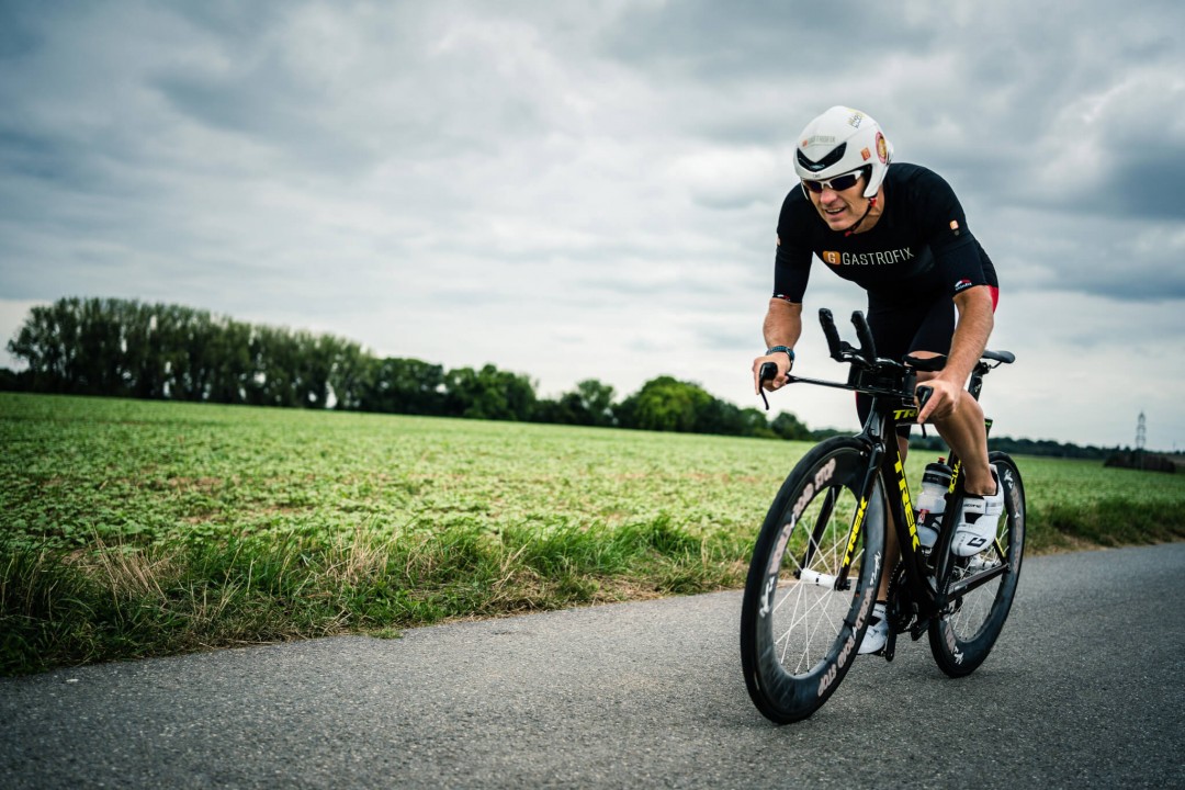 gastrofix-ironman-carsten-im-brahm-radfahren-2-rgb Road-Stop-Chef Carsten im Brahm bereitet sich auf den Iron Man auf Hawaii vor. Foto: Gastrofix GmbH/ Oliver Nauditt, Julian Jankowski