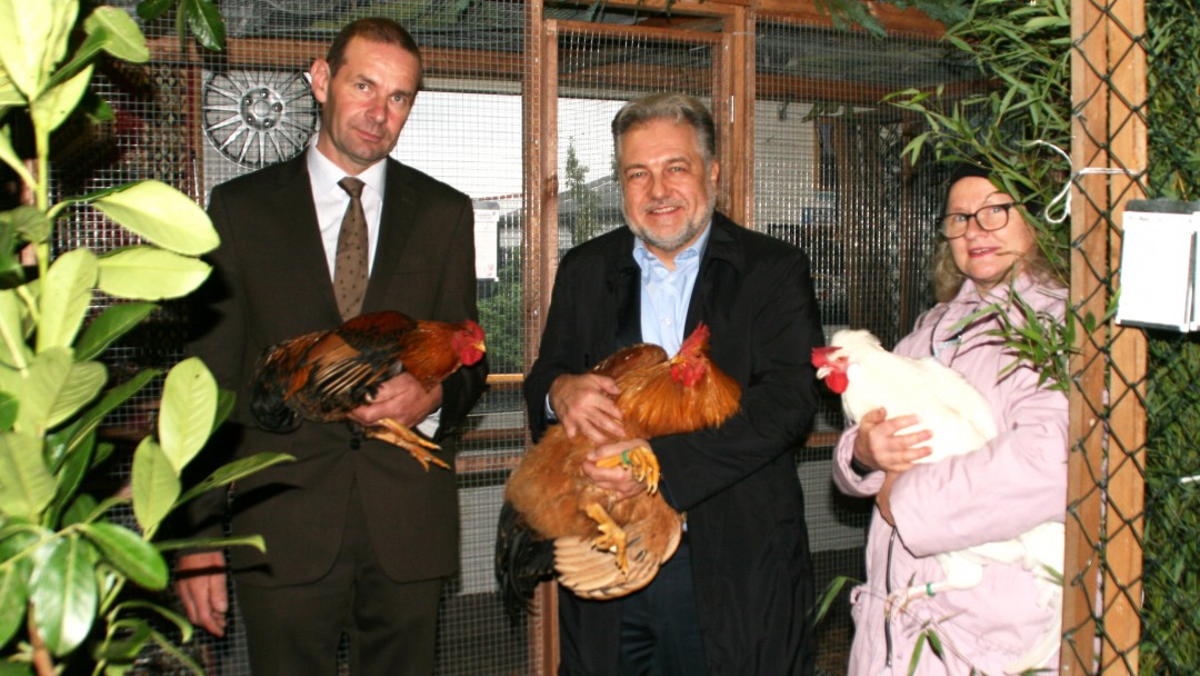 rassegefluegelschau-2019 Vereinsvorsitzender Stefan Krus, Bürgermeister Thomas Dinkelmann und Rassegeflügelzüchterin Rita Bohndorf. Foto: Kreisstadt Mettmann