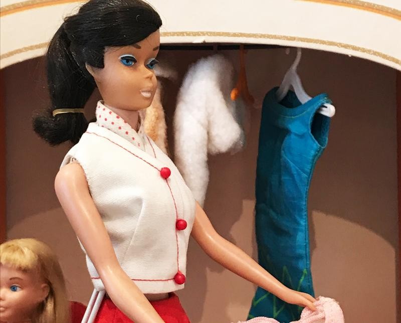 Barbie im Verkauf_Foto Museum Ratingen Das Spielzeugmuseum im Trinsenturm lädt zur Jubiläumsfeier der Barbie-Ausstellung „Busy Girl“ ein. Foto: Museum Ratingen