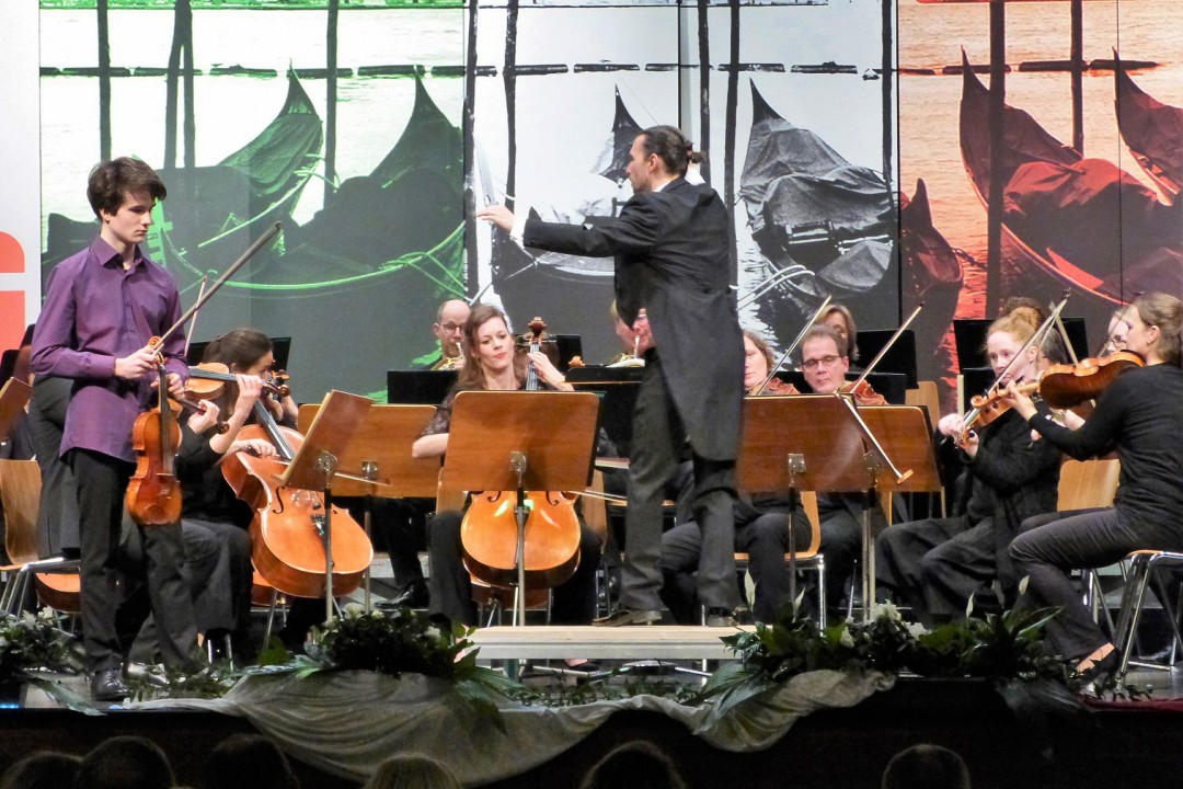 NJK-Hhs2019_ (35) (1) Das Studio Orchester Duisburg unter der Leitung von Thomas Jung gibt bei der Kreissparkasse in Heiligenhaus ein Neujahrskonzert. Foto: Veranstalter