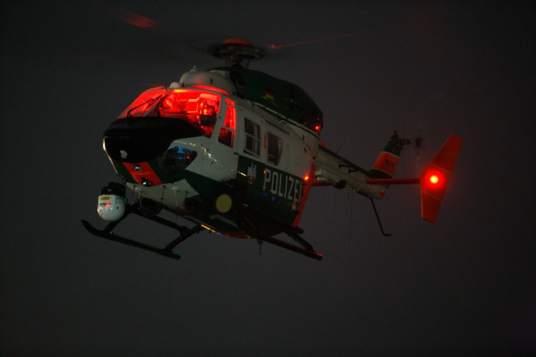 Polizeihubschrauber_Nacht2 Bei der Suche nach dem Einbrecher kam auch ein Polizeihubschrauber zum Einsatz. Foto: Symbolbild (Polizei)