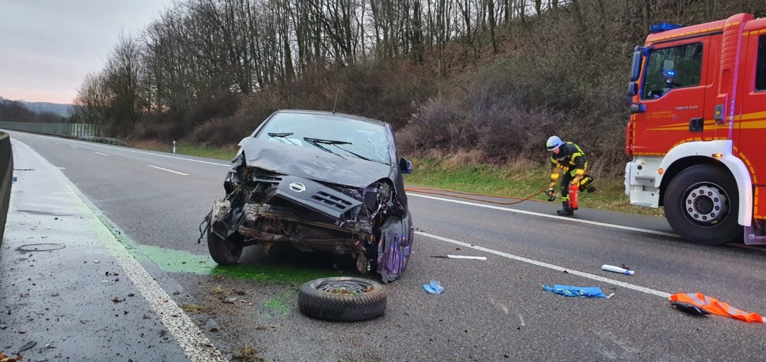Unfall A535 Auf der A535 hat sich ein Unfall ereignet, bei dem eine 31-Jährige Autofahrerin ums Leben gekommen ist. Foto: Feuerwehr Velbert