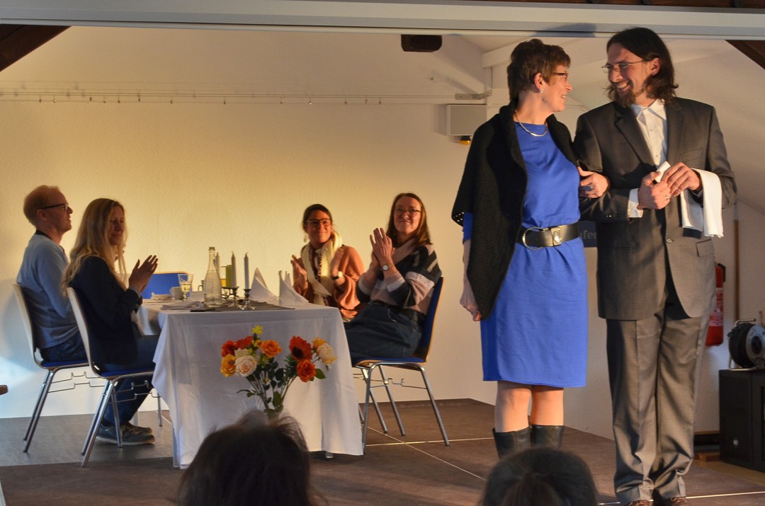 DSC_0197 (1) Mit einem „Dinner for Elisabeth“ verabschiedeten Schüler und Lehrer der Realschule Heiligenhaus ihre Konrektorin. Foto: privat