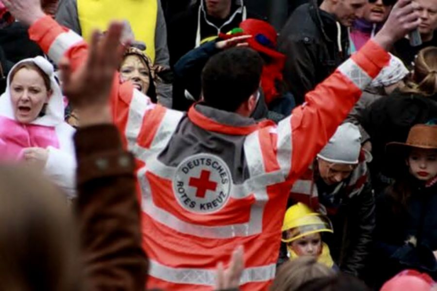 2017-02-27-Karneval in Velbert-Langenberg Überall in den Städten im Kreis Mettmann werden DRK-Helferinnen- und Helder die Karnevalszüge begleiten. Foto: DRK Mettmann