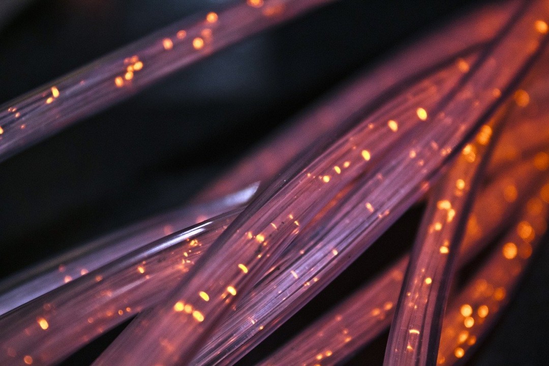 fiber-4814456_1280 Eine Bandbreite mit bis zu zehn Gigabit für Unternehmen im Gewerbegebiet Tiefenbroich. Symbolfoto: pixabay